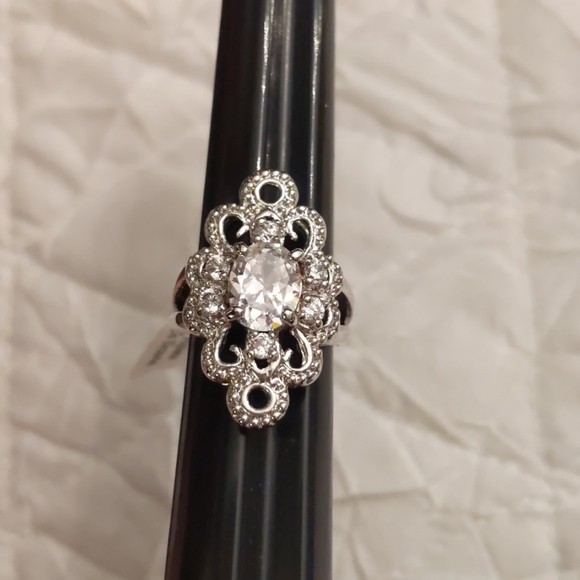 Vintage Jewelry - NWT Cubic Zirconia sz 5 Ring 💍 Silver